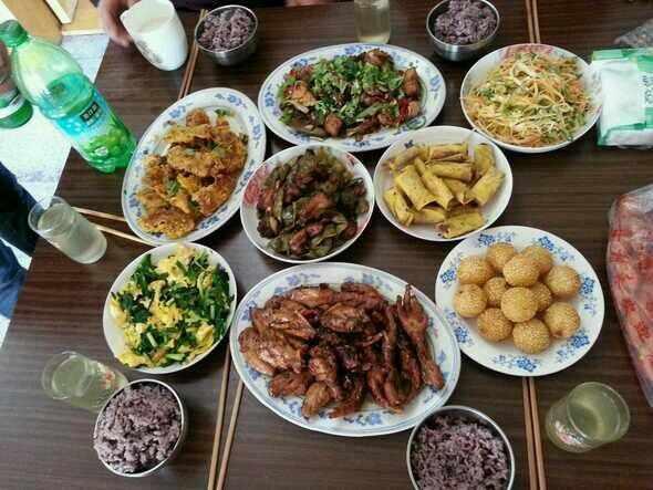 认真吃瓜的饭菜图片,一餐“吃瓜”的视觉盛宴